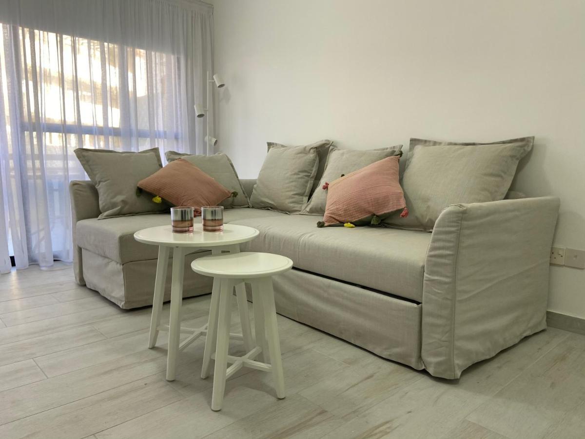 Appartamento Studio In Heart Of Tourist Area Of Pafos Esterno foto